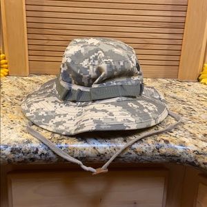 Boys camouflage hat size 6.75 Guc